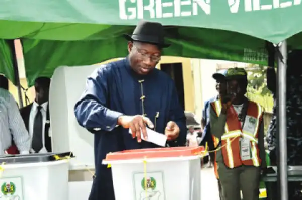 Buhari beats Jonathan inside Aso Villa