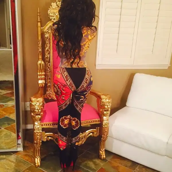 Dencia Shows Off Her Curvy Asset