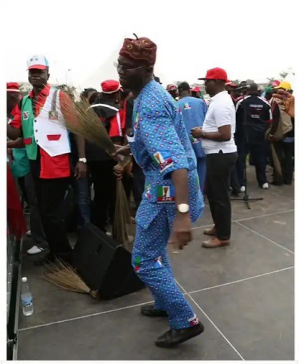 Fashola Dancing Shoki at APC Campaign Rally