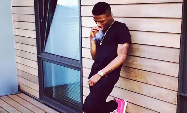 How Wizkid Smashes Fan