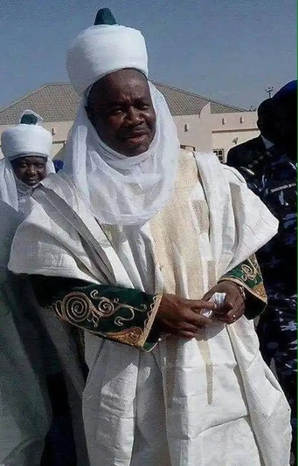 Photo: Alhaji Godswill Akpabio Wears Chieftaincy Turban 