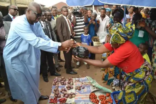 Photos: Gov Fayose Spots Buying Soup Ingredients In The Market