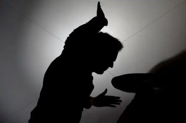 Sisters Beat Father For Having An Affair With Their Late Mother’s Friend