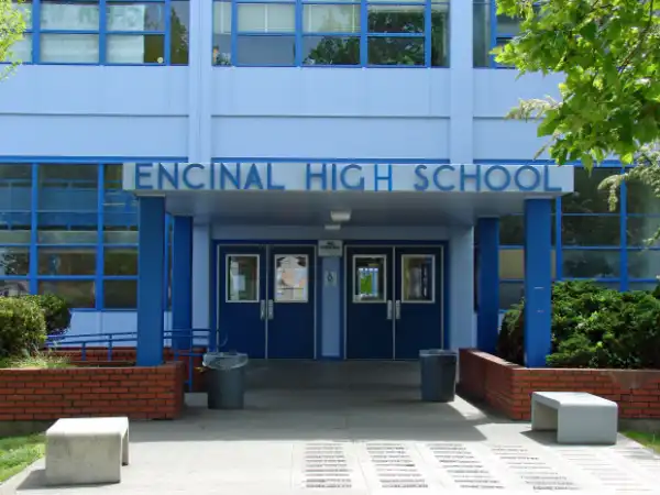 Teacher Tells Kids To Take Selfies With Parents’ S£x Toys For Extra Credit