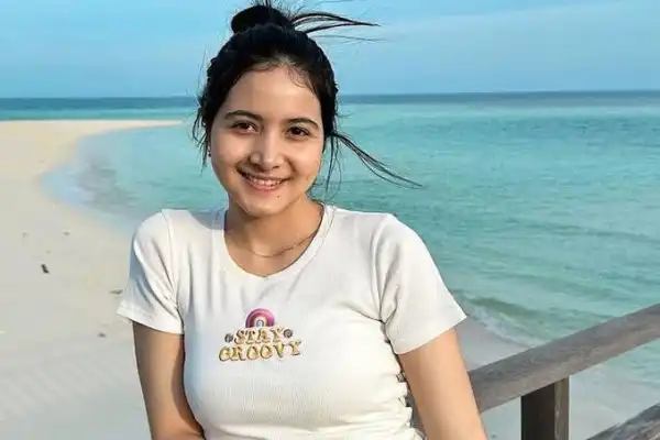 Career & Net Worth of Bulan Sutena