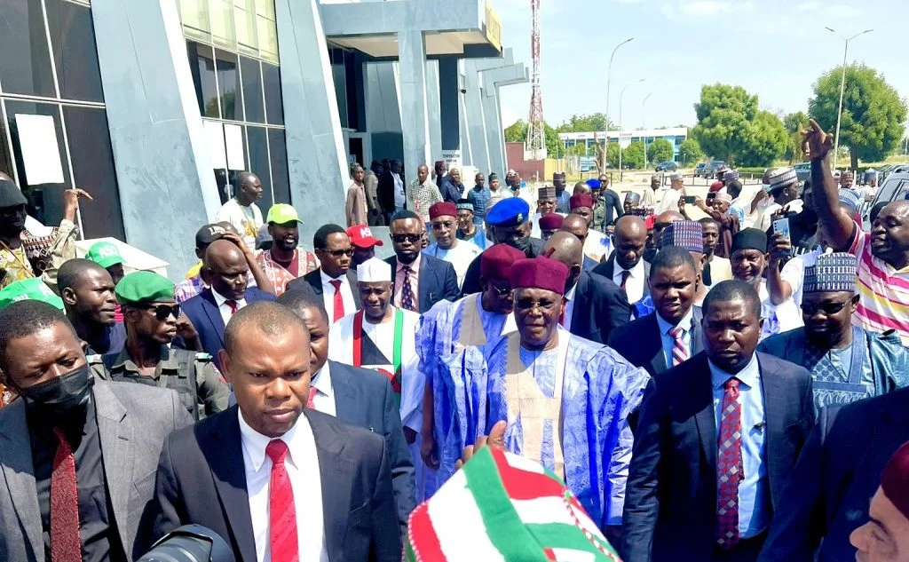 APC thugs attacked Atiku campaign train in Borno – PDP