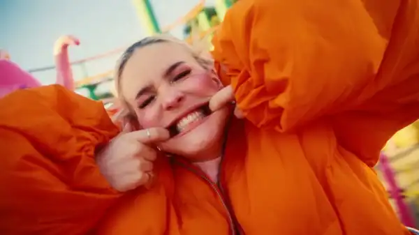 Anne-Marie – Sad B!tch (Video)