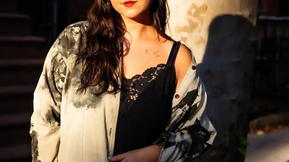 Biography & Net Worth Of Eliza McLamb