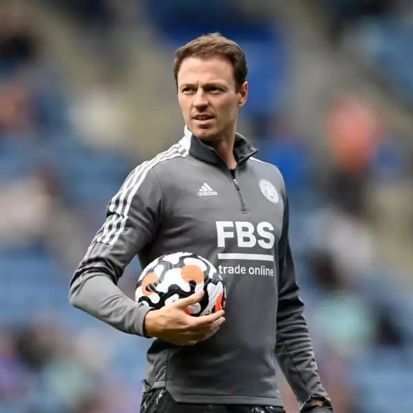 Transfer: Johnny Evans returns to Manchester United