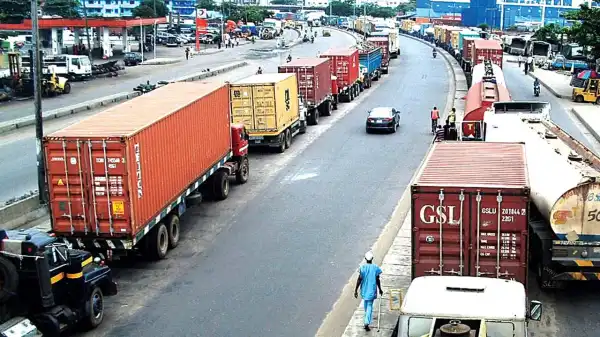 Osun apprehends Northern travellers hiding in trucks carrying essential goods
