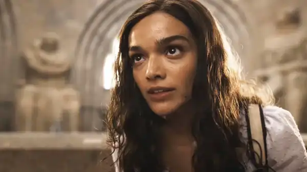 Y2K Photo Unveils First Look at Rachel Zegler Disaster Comedy