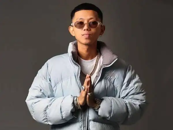 Age & Career of Flow G