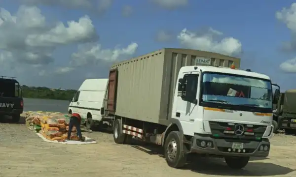 Nigerian Navy hands over 125 bags of seized foreign parboiled rice to NCS