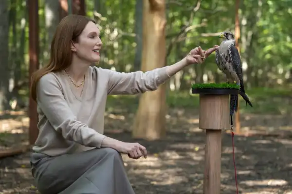 Sirens Release Date & Photos Unveiled for Julianne Moore Netflix Show