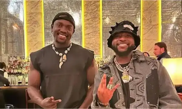 No Wonder He No Win Grammy – Fans Slam Davido After Spotting Him With VeryDarkMan in London