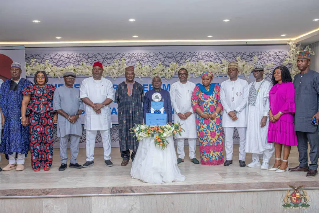 Govt Otti honours ex-Àrmy, Navy, DSS, NDLEA commanders for security in Abia
