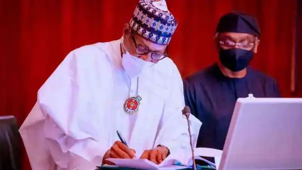 Buhari Lists Two Things Lawmakers Must Add Before He Signs Electoral Bill