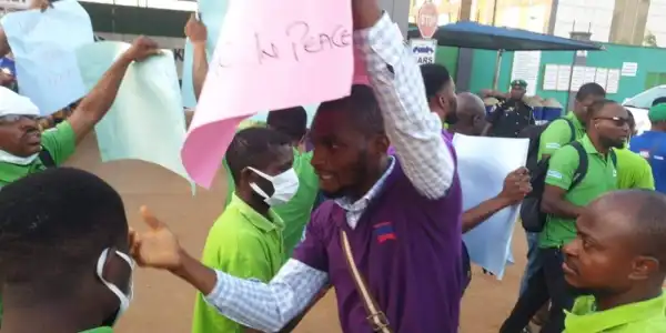 Massive Protest In Ogun As Diapers Manufacturing Company Sacks 200 Workers