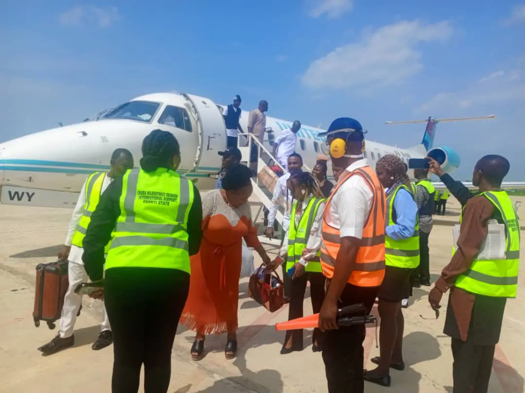 Travellers flood Ebonyi airport as Lagos-bound commercial flight lands safely
