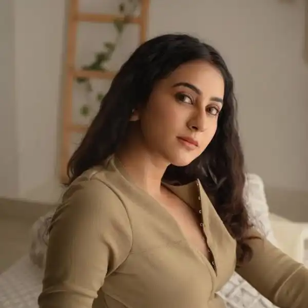 Biography & Career Of Akshaya Hariharan
