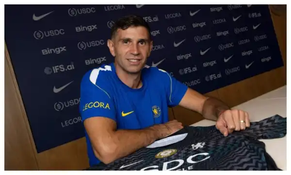 Transfer: Emi Martinez names two legends that convinced him to join Chelsea