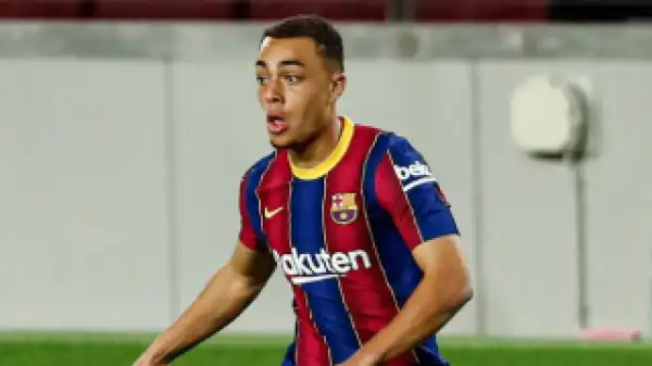 Bayern Munich ask Barcelona to name price for THREE fullbacks