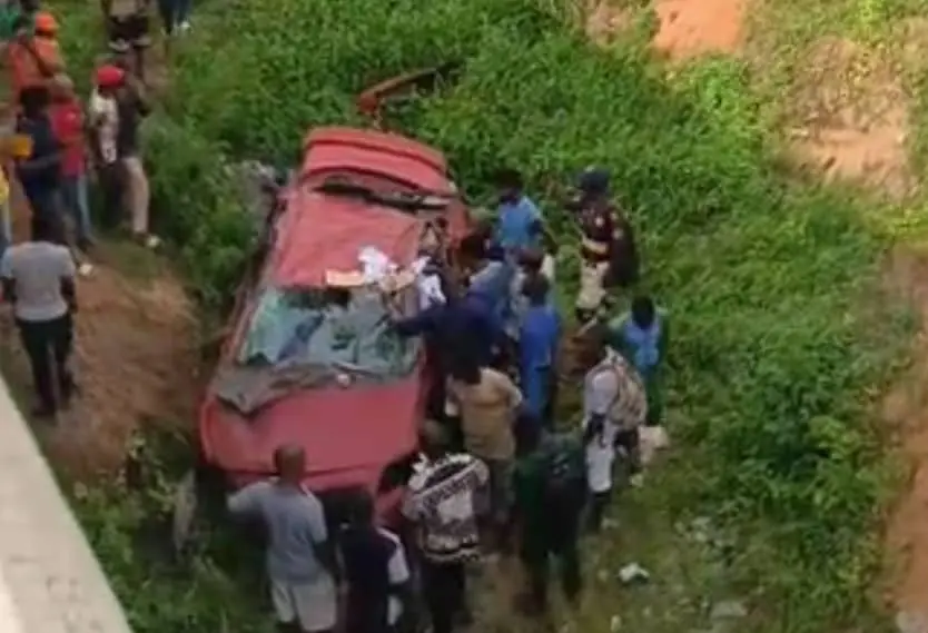 Speeding Toyota Camry falls from Otedola Bridge