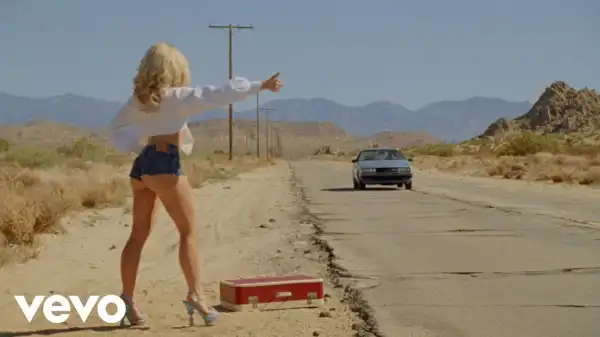 Sabrina Carpenter - Manchild (Video)