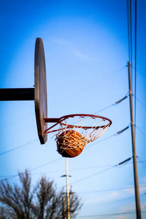 How to Get the Most Out of Watching Basketball Games on TV