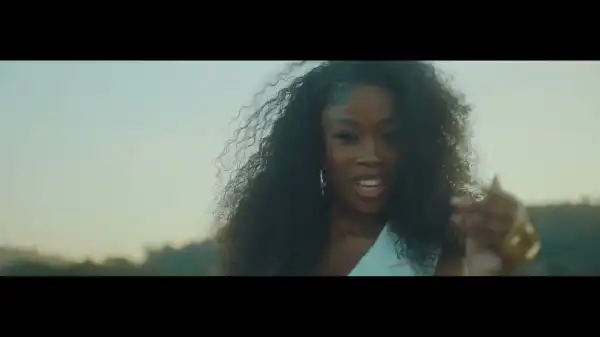 Kelvin Momo, Muziqal Chef - Bo Gogo Ft. Thatohatsi and Tracy (Video)