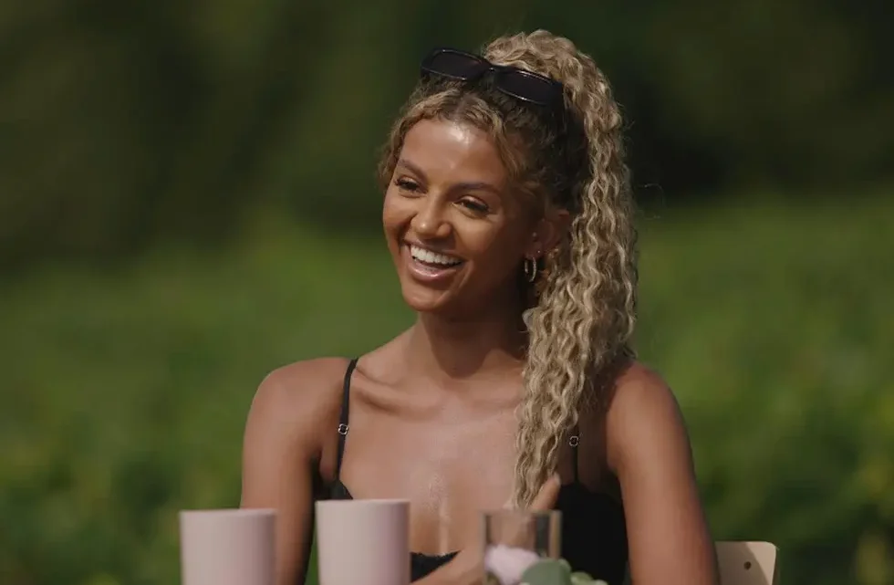 Biography & Career of Zara Deniz