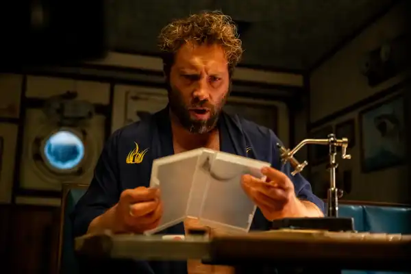 Jai Courtney Is a Shark-Obsessed Serial Killer in Dangerous Animals Trailer
