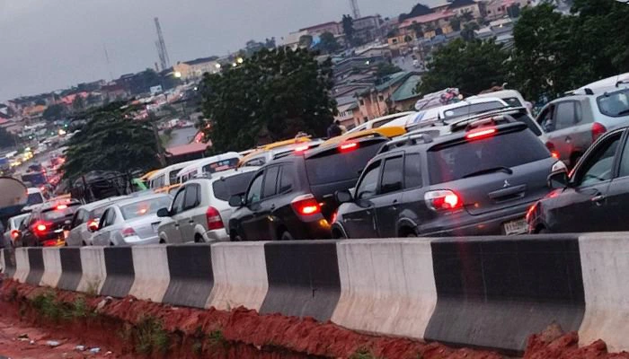 Lagos – Ibadan expressway crash: 10 die, two injuredLagos – Ibadan expressway crash: 10 die, two injured