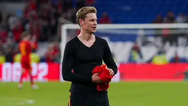 Barcelona tell Frenkie de Jong he must accept Man Utd offer