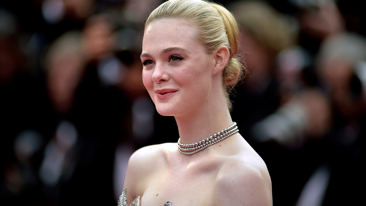 I Am Sybil: Elle Fanning & Sarah Paulson Lead Biographical Drama
