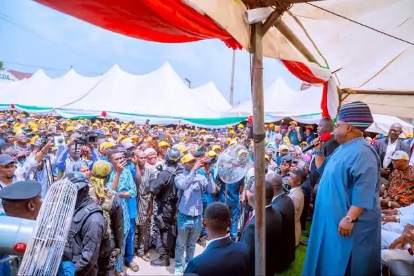 Six Reps defect to Accord Party in Osun