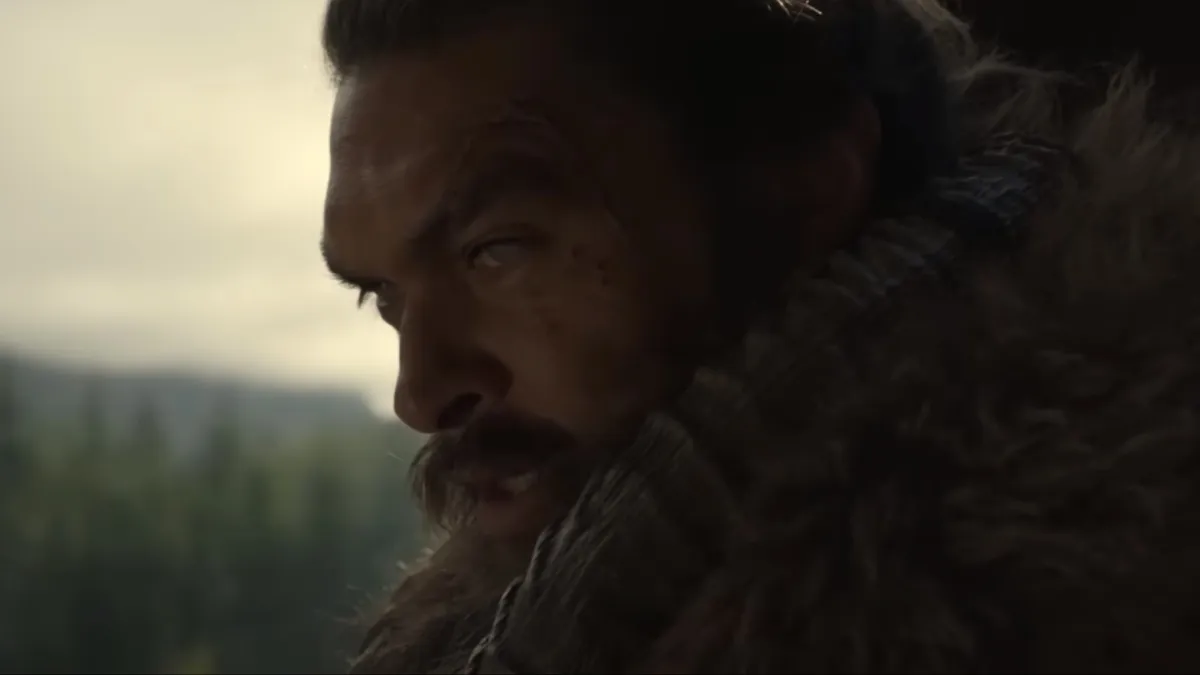 Supergirl Fans Think Jason Momoa’s Lobo Is Fighting Her in New Set Video