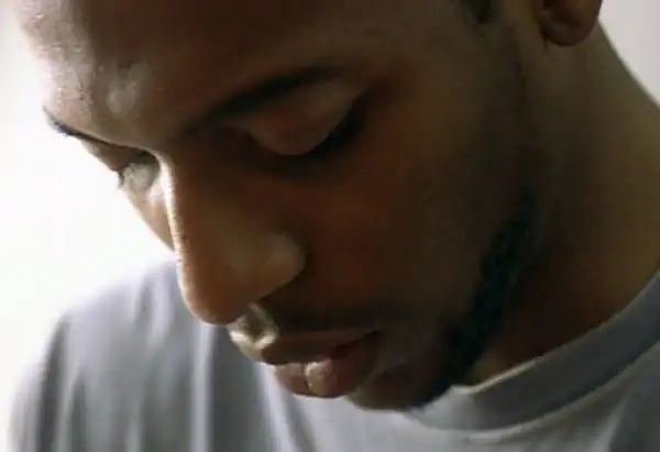 EWEE!! Man Who Tried To Surprise Babe With A Gift Left Heartbroken After He Caught Her With Another Man