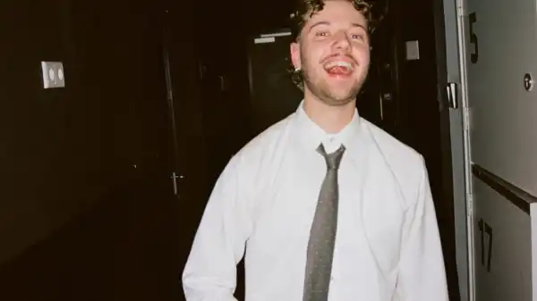 Age & Career of Tomson