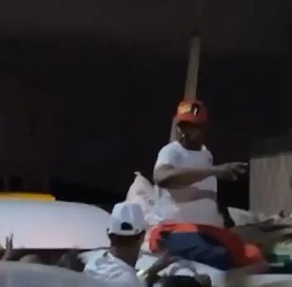 Video Of MC Oluomo Sharing Small Bags Of Garri To Residents