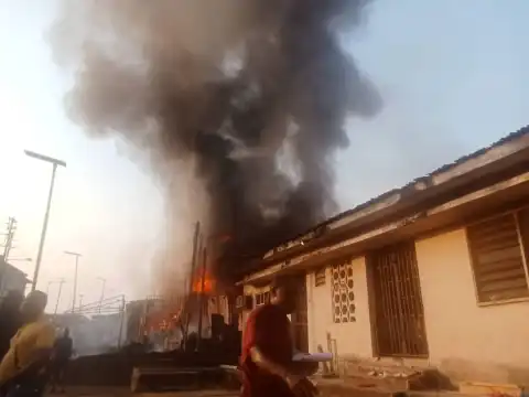 Fire razes 3 houses, shops in Calabar, goods worth N100m destroyed