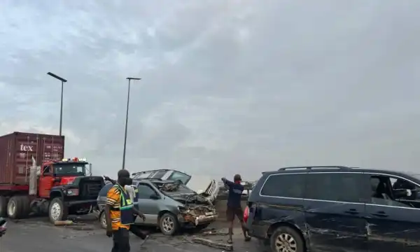 Container truck loses control, crashes into six vehicles on Kara bridge in Lagos