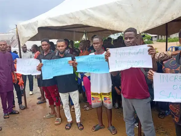 Akwa Ibom community protests neglect, urges action on collapsed bridge