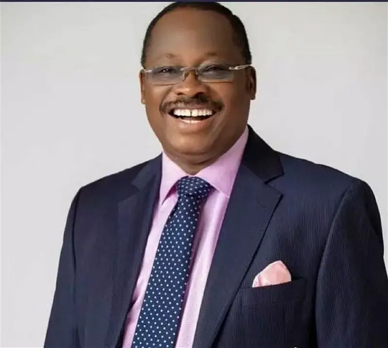 OYO: Sen Akanbi lauds Makinde for immortalising Ajimobi