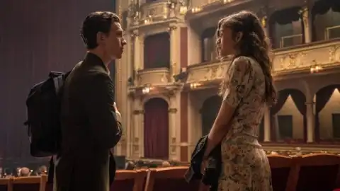 Zendaya Spent Spider-Man: No Way Home’s Most Intense Action Scenes Knitting
