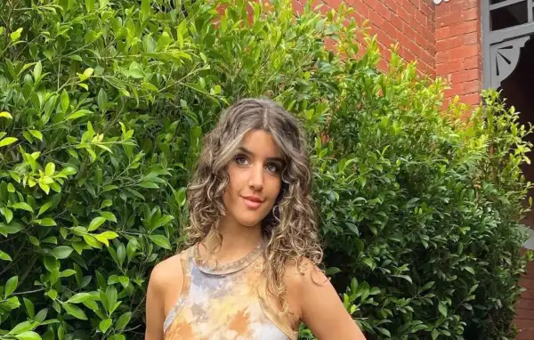 Age & Career Of Model Zoe Gara