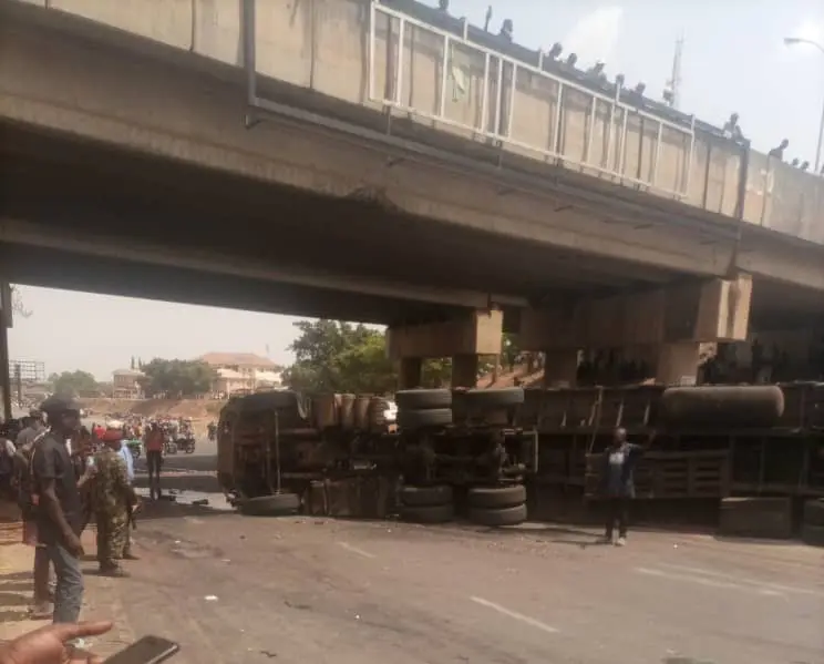 Another truck crashes on Abuja-Keffi expressway