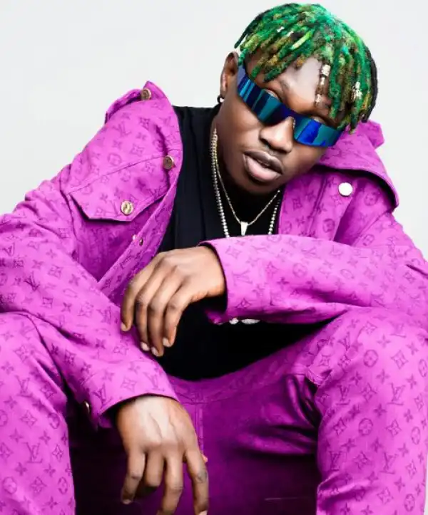 Zlatan Reportedly Surprises Old Schoolmate With A $500,000 Icebox Necklace, $800 Cash On Stage (Video)