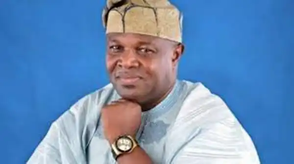 Senator Tofowomo upbraids Ondo PDP leaders for allegedly betraying party’s ex-spokesman