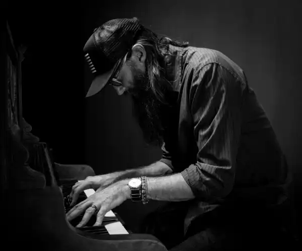 Crowder – The Elf Song